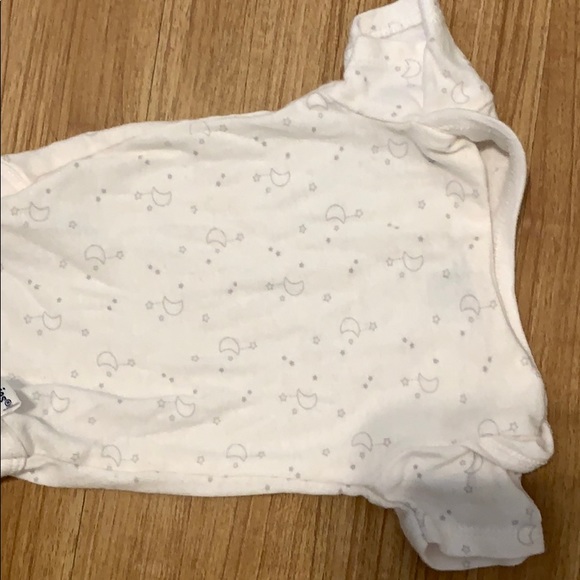 4 bodysuits - Picture 2 of 5